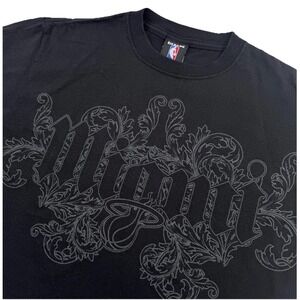 UNK NBA Miami Heat T-Shirt Mens M Black Filigree Graphic Streetwear Basketball
